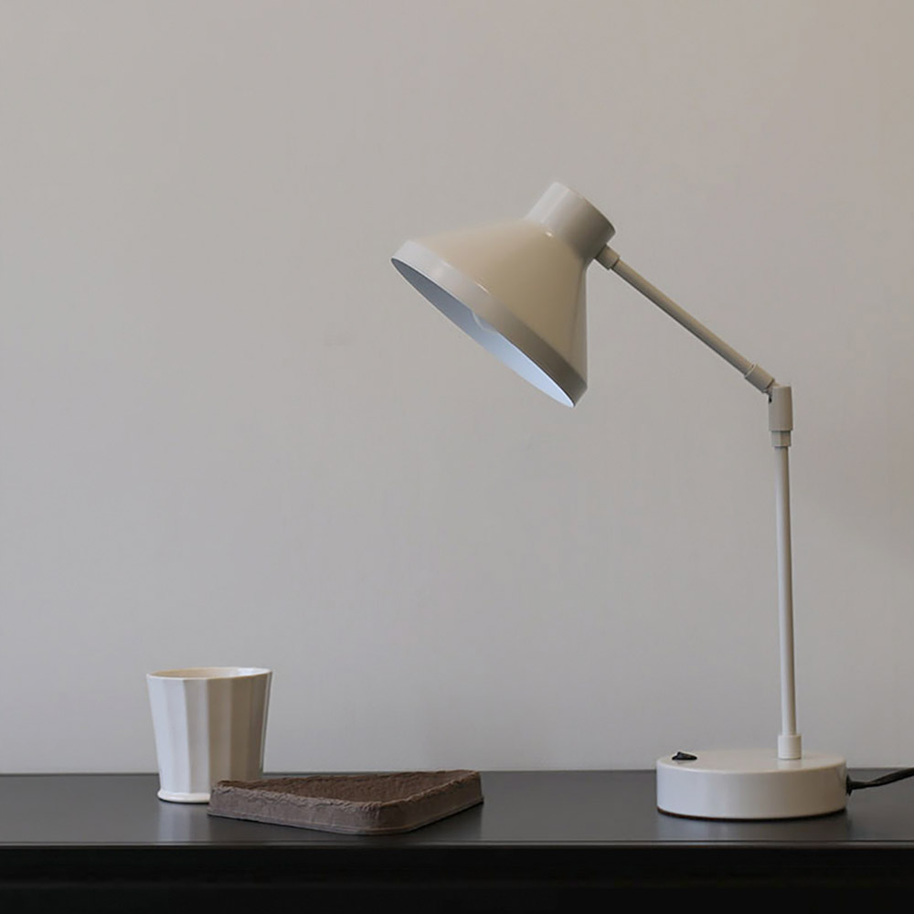 HB table lamp